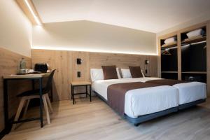 Quadruple Room (2 Adults + 2 Children) room in Comtes d’Urgell