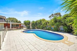 Prime Glen Huntly Beauty - 4BR Family Home w pool