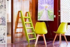 Prime Glen Huntly Beauty - 4BR Family Home w pool