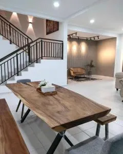 Cik Yam Homestay Pool, Melaka l For Malay Only - Bukit Rambai