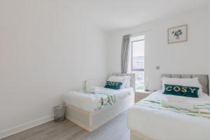 Spacious 3BD Flat Near London City Airport