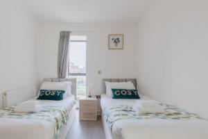 Spacious 3BD Flat Near London City Airport