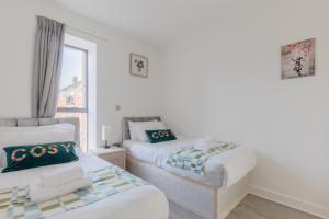 Spacious 3BD Flat Near London City Airport