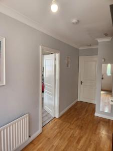 Entire place close to Airport & City