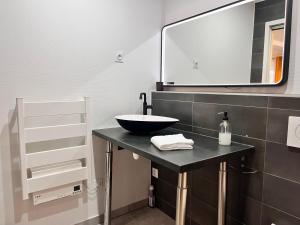 Appartements Le Duplex by Leslodgespa - Loft moderne et confortable au style newyorkais, proche de Bale et de l'aeroport : photos des chambres