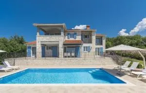 Villa Sterpazzi for 8 people near Poreč with 38 m2 heated pool, sea view & wellness - Strpačići
