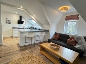 Stylish & Cosy 2-Bed Apartment in Vibrant Oakwood!