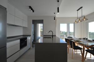 Los Camaleones EXCELLENT & SOLMARES