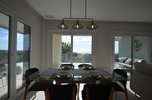 Los Camaleones EXCELLENT & SOLMARES