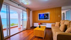 TAKAWIRI VICTORIA SANDS