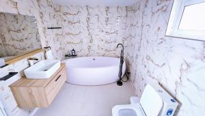 TAKAWIRI VICTORIA SANDS