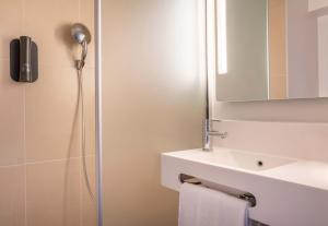 Hotels B&B HOTEL Marseille Aeroport Saint-Victoret : photos des chambres