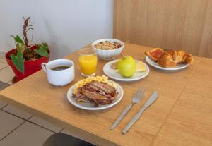 Hotels B&B HOTEL Marseille Aeroport Saint-Victoret : photos des chambres