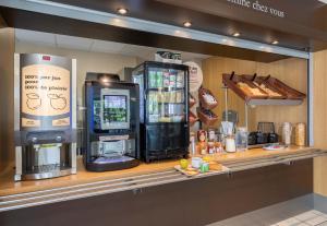 Hotels B&B HOTEL Marseille Aeroport Saint-Victoret : photos des chambres