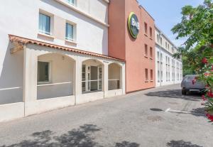 Hotels B&B HOTEL Marseille Aeroport Saint-Victoret : photos des chambres