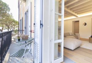 Luxury flat by the lake