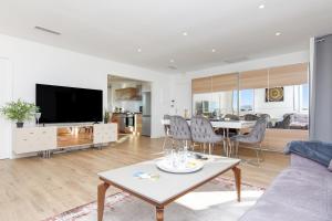 LAmmarage YourHostHelper