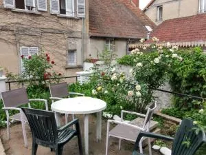 Appartement charmant à Néris-les-Bains - 30 m² - Jardin privé - Villebret