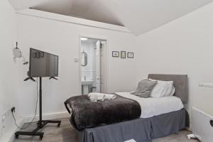 Studio Cottage With Shared Garden - 3Min to Bus Stop - Hôtels 3 étoiles à Manchester