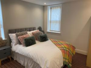 Blackpool - 4 Beds - Sleeps 10 - Pet Friendly