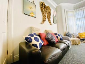 Blackpool - 4 Beds - Sleeps 10 - Pet Friendly