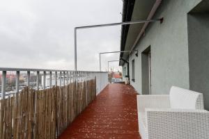 The Checkmate Studio AC Metro Plocka