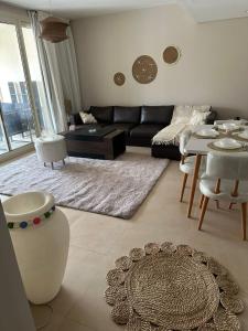 Pool & Sea View 2BR in Mangroovy