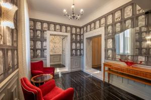 The Inn at the Spanish Steps Elegant Collection - The Gem