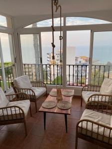 Appartement 3 chambres, piscine et vue mer