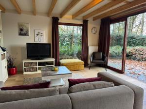 Forest lakehouse with Breathtaking Sauna