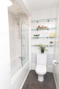 Location Location Location! Seaside flat sleeps 9