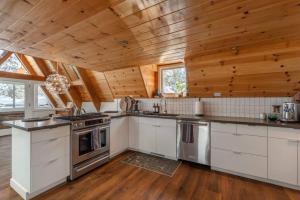 Mountain Modern The Tahoe A-Frame w Private Pier