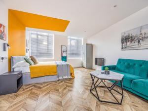 Central Modern Studio Apartment