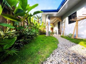 Miraflores - Seaside Villa with private Garden in Siargao