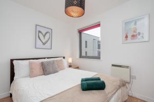 Cosy One bedroom flat opposite station