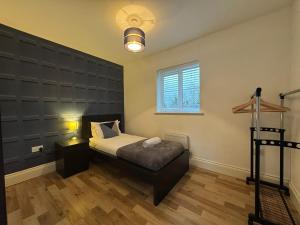 Badgers House - 6 Bedrooms, Sleeps 14, Parking, Wifi