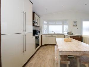 Un Diwrnod One Day The Warren T22