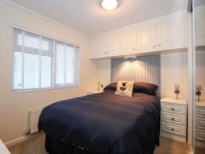 Un Diwrnod One Day The Warren T22