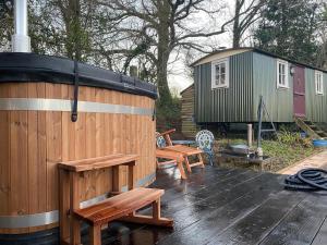 Cozy Cabin Retreat near Chepstow
