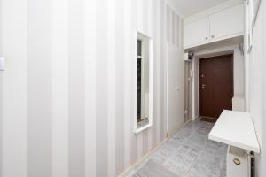 Metro Racławicka Charming Apartment by BookingHost