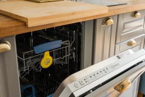 Metro Racławicka Charming Apartment by BookingHost