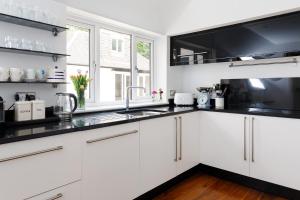 Stunning 5BR Home with Pool - 5 min to Beach