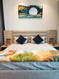 Enjoy elegant city view Supernova with The Lockwoods