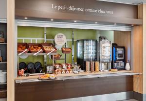 Hotels B&B HOTEL Orly Chevilly Marche International : photos des chambres