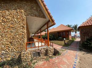 Family Bungalow Near Beach At Kohchang Resort