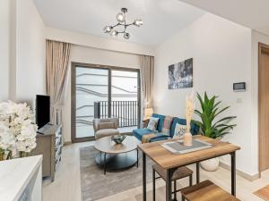 Cozy Stay 1BR in Azizi Pearl