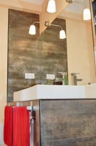 Modern Apartment in Alvor with Shared Pool (70 m²)