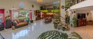 Loft dexception 350m2 spacieux et lumineux avec piscine à 15 min de la mer