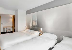 Hotels B&B HOTEL Dunkerque Centre Gare : Chambre Quadruple