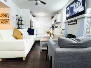 Dos Casitas Design District #1 - 3 Bedroom House